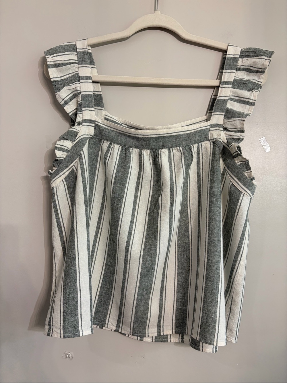 LOFT Striped Ruffle-Sleeve Tank Top in Gray and White